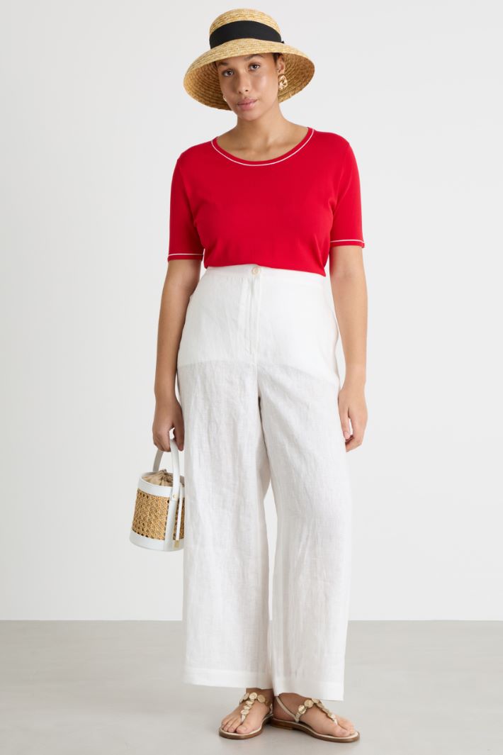 Semi-Fitted Short-Sleeved Knit Top Intrend