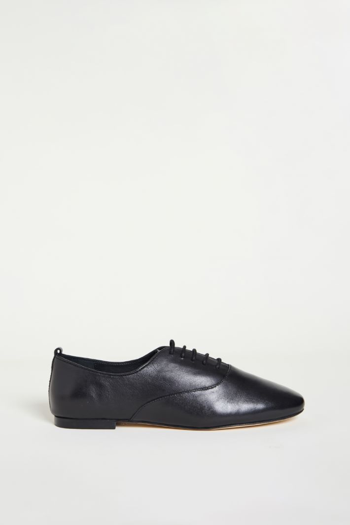 Nappa leather lace-ups Intrend