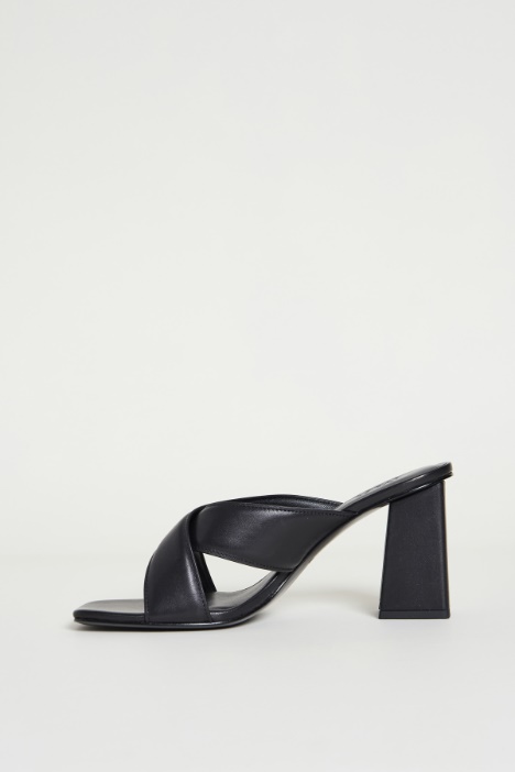 Sandali con fasce incrociate