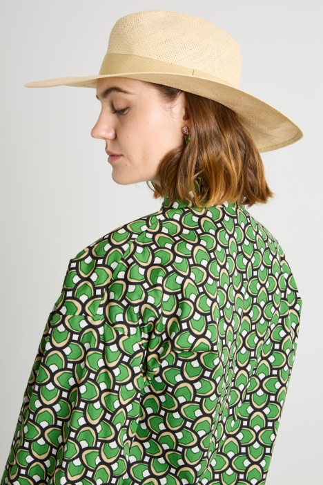 Cappello con tesa larga