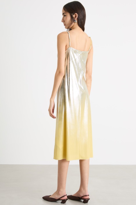 Abito fluido a costine irregolari