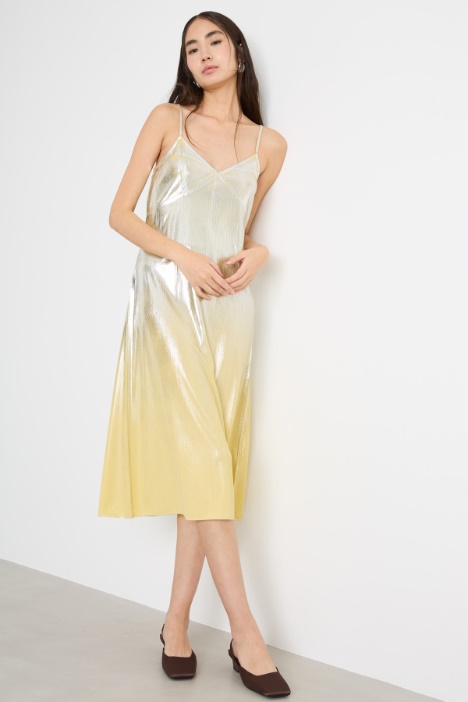 Abito fluido a costine irregolari