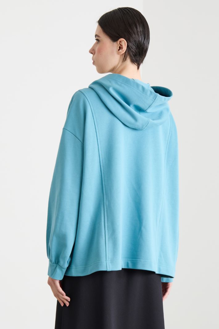 Felpa oversize con patch e cappuccio Intrend - 4