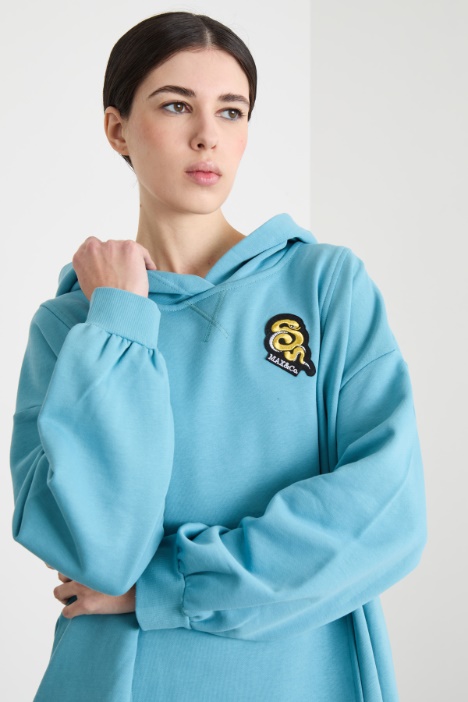 Sudadera oversize con parche y capucha