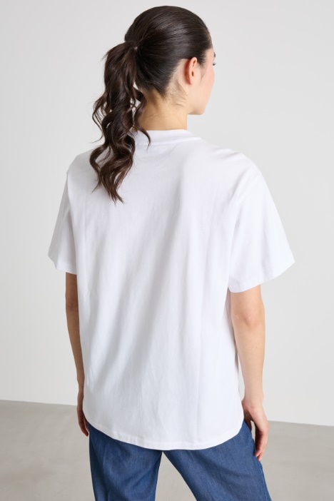 Camiseta con motivo bordado