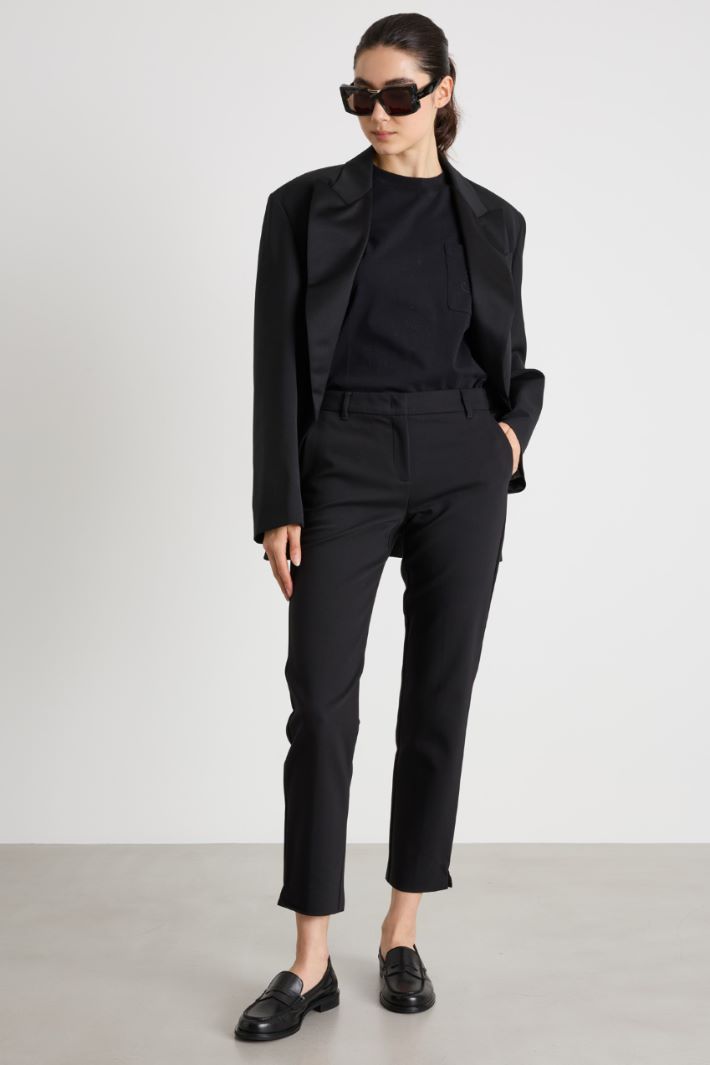 T-shirt con motivo ricamato Intrend