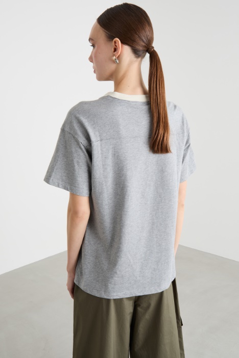 T-shirt con applicazioni