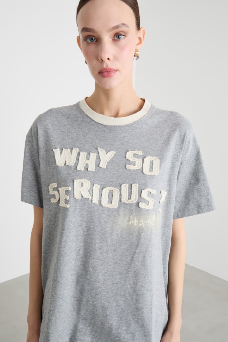 T-shirt con applicazioni