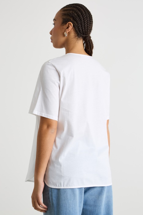 T-shirt in jersey con scollo a V