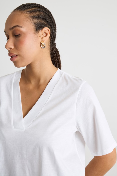 T-shirt in jersey con scollo a V