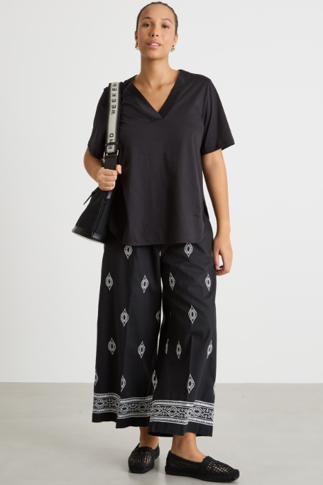 T-shirt in jersey con scollo a V Intrend