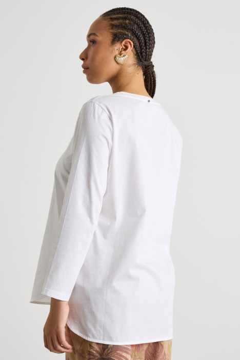 T-shirt in jersey con fondo arrotondato
