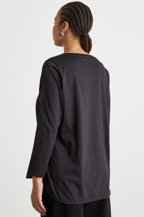 T-shirt in jersey con fondo arrotondato
