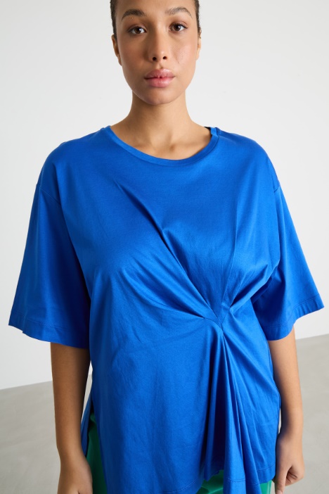 T-shirt in jersey con motivo arricciato