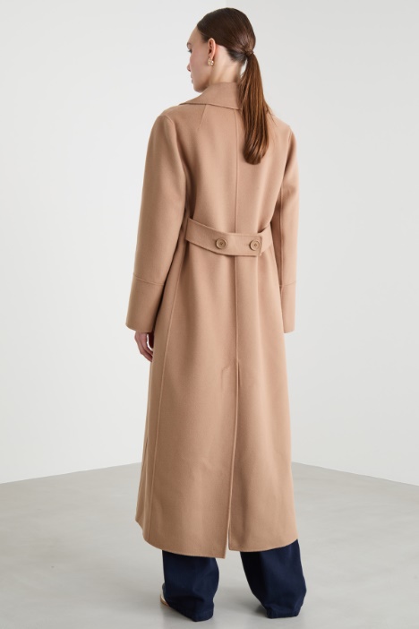 Cappotto doppiopetto con maxi rever