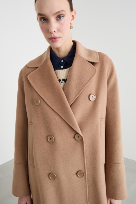 Cappotto doppiopetto con maxi rever