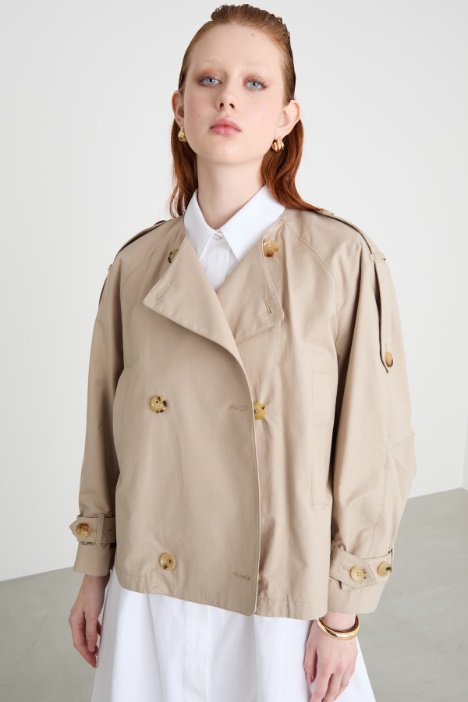Trench con cuello redondo de twill repelente al agua