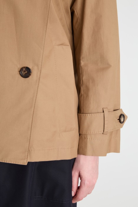 Trench corto in twill antigoccia