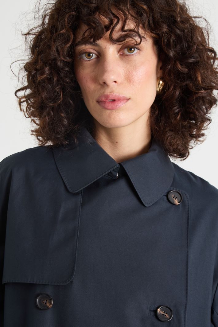 Short trench coat in water-repellent twill Intrend - 3