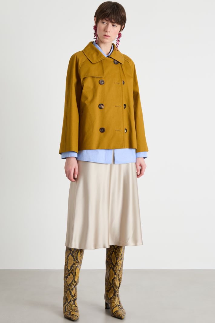Double-breasted cropped trench coat Intrend