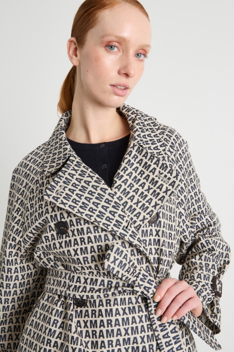 Trench de doble botonadura en jacquard hidrófugo