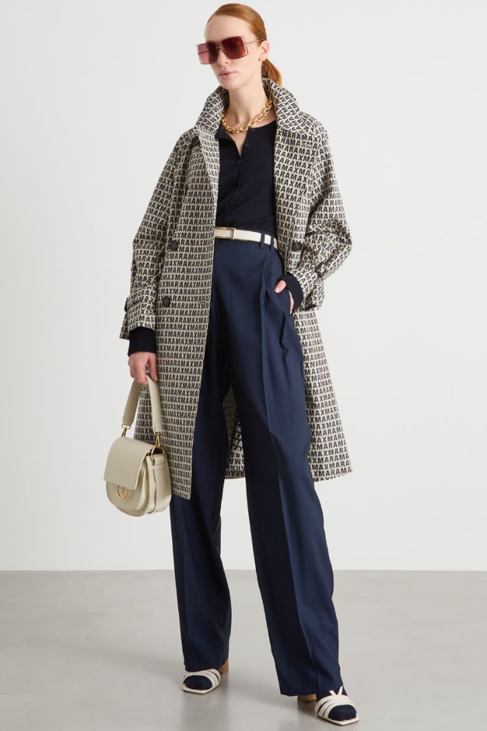 Double-Breasted Trench Coat in Water-Repellent Jacquard Intrend