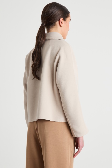 Chaqueta con bolsillos aplicados