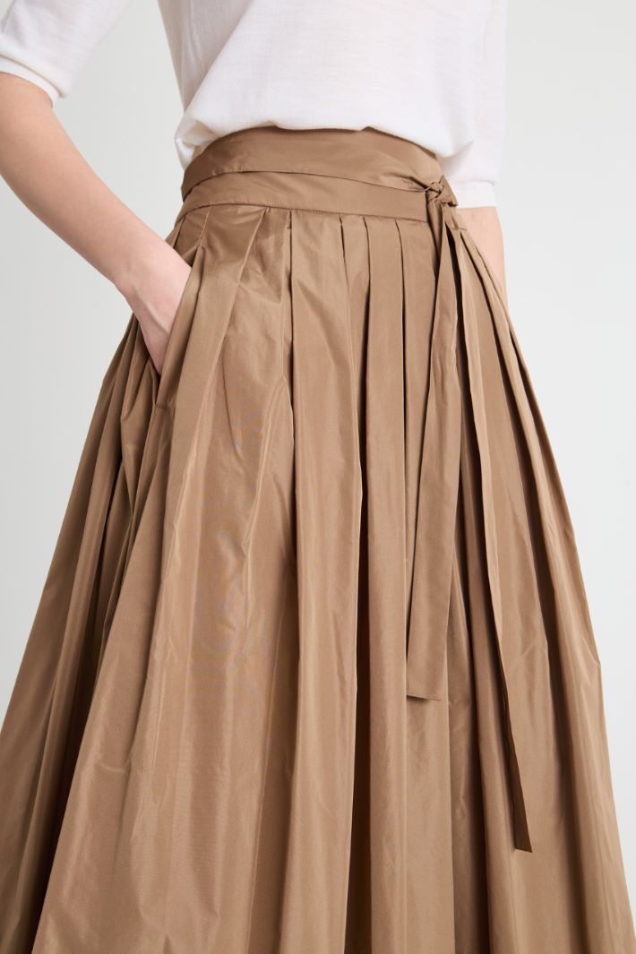 Pleated skirt in water-repellent taffeta Intrend - 3