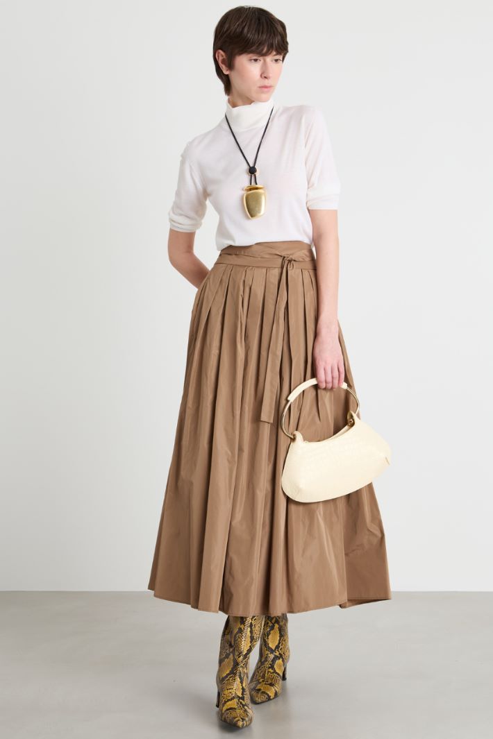 Pleated skirt in water-repellent taffeta Intrend