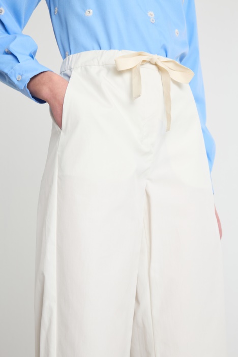 Pantalón de popelina con cordón ajustable