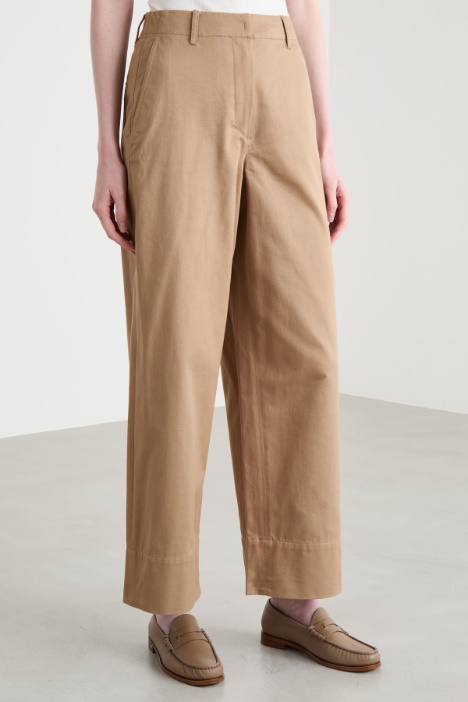 Pantalone ampio in gabardina