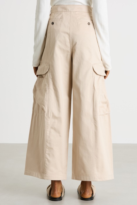 Pantalone cargo in gabardina