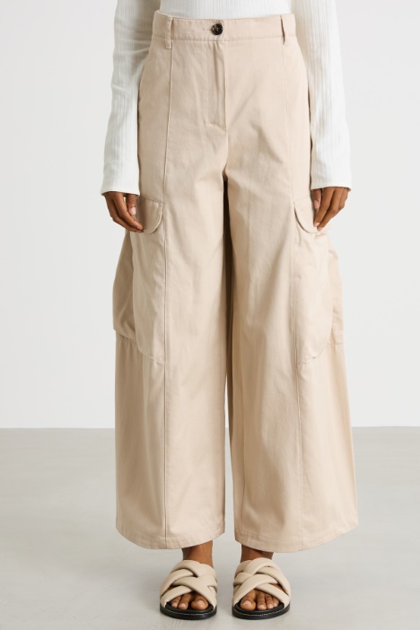 Pantalone cargo in gabardina
