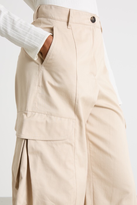 Pantalone cargo in gabardina