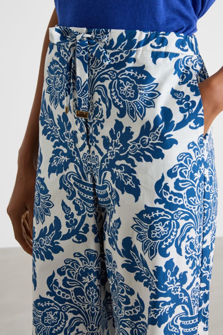Printed poplin cropped trousers Intrend - 3