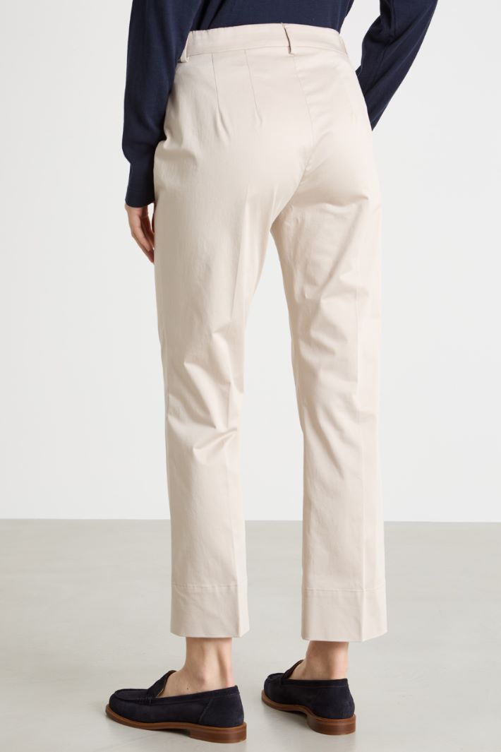 Slim-fit cropped satin trousers Intrend - 4