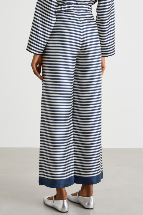 Pantalone in twill stampato con cintura