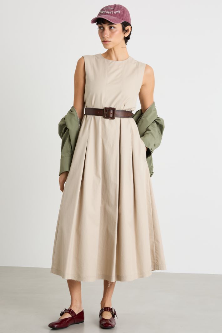 Abito smanicato in twill Intrend