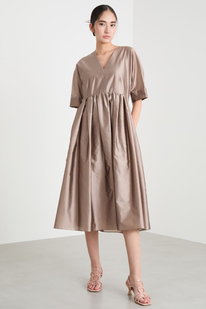 Abito midi in organza Intrend