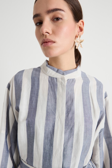 Vestido camisero de lona con cuello mao