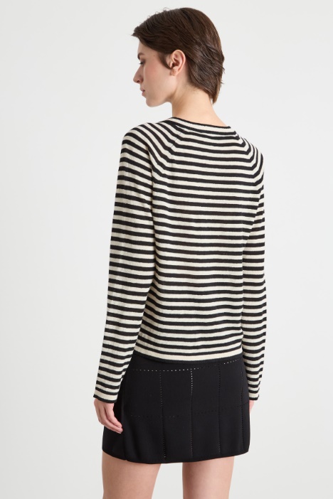 Cardigan girocollo con piccole tasche applicate