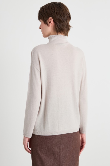 Maglia dolcevita in filato morbido