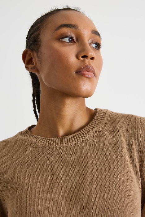 Maglia con ampio scollo