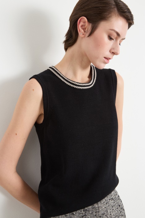 Gilet con scollo a contrasto