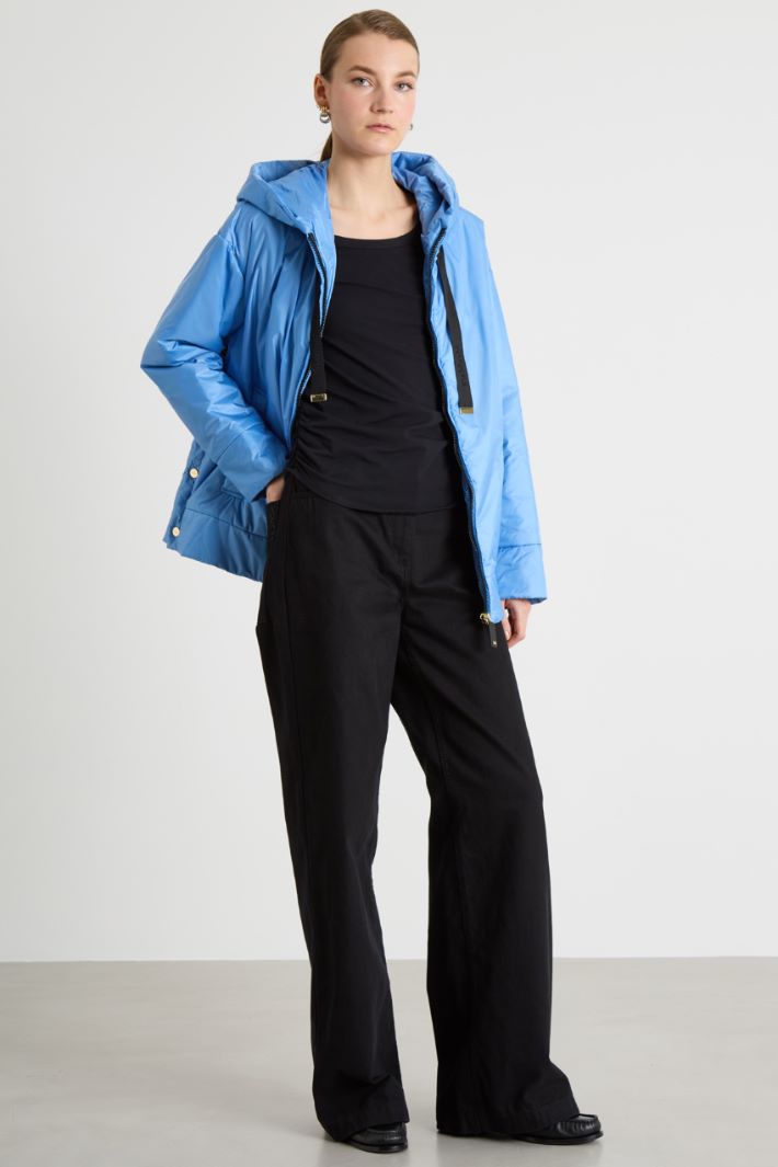 Imbottito corto con cappuccio Intrend