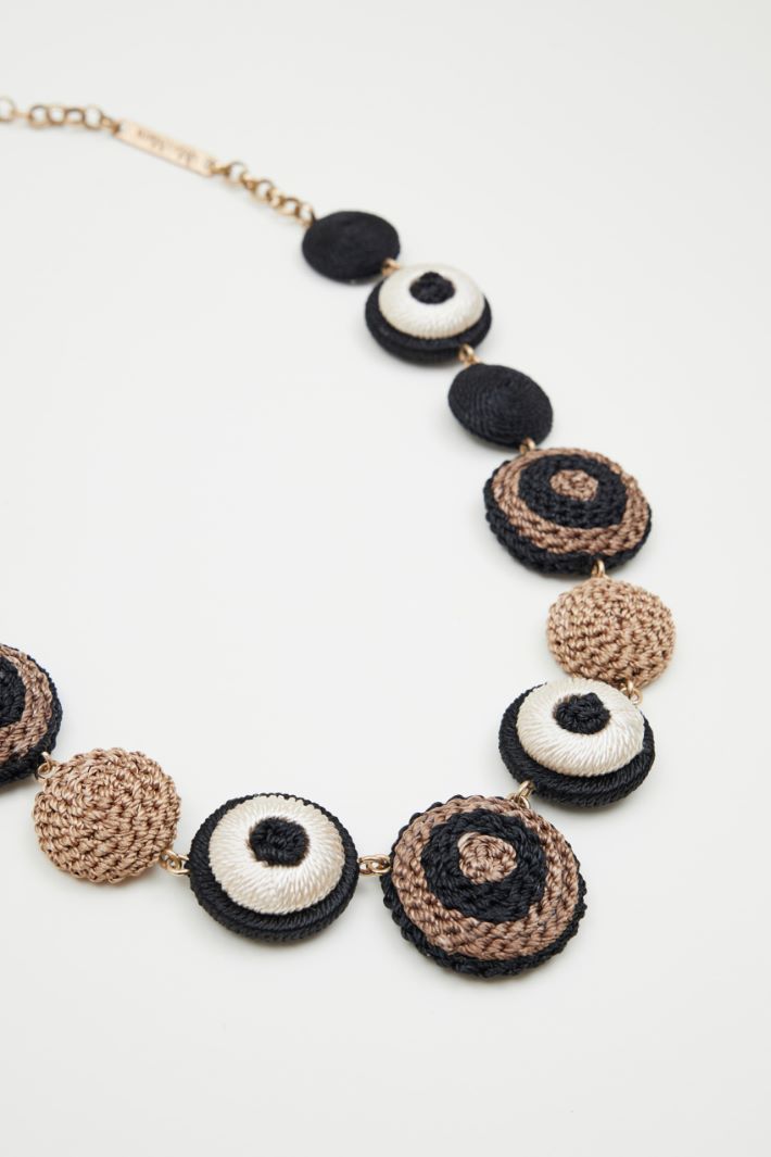 Embroidered disc necklace Intrend - 2