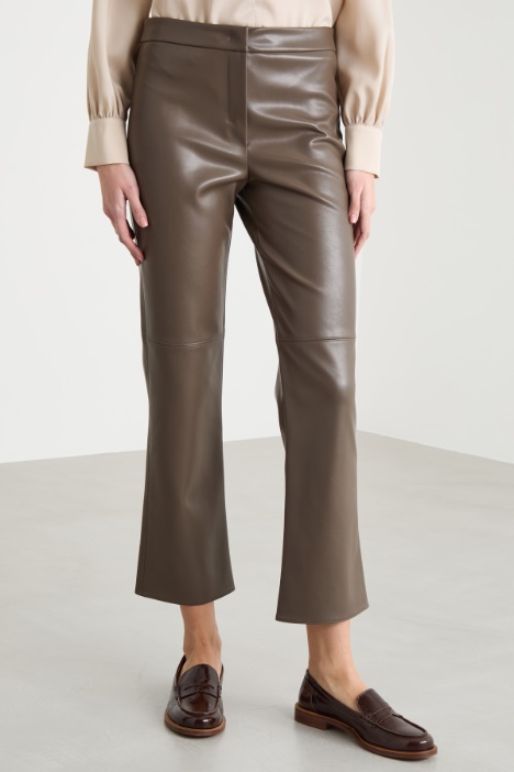 Pantalone slim in tessuto spalmato