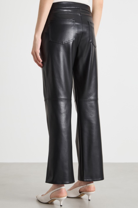 Pantalone slim in tessuto spalmato