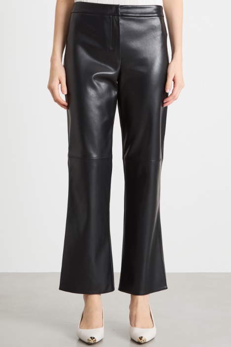 Pantalone slim in tessuto spalmato