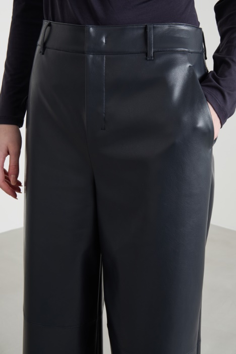 Pantalón ancho de tejido recubierto